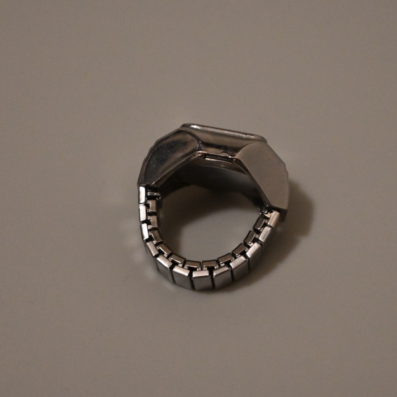 Watch ring - adjustable size - Picture 3 of 3